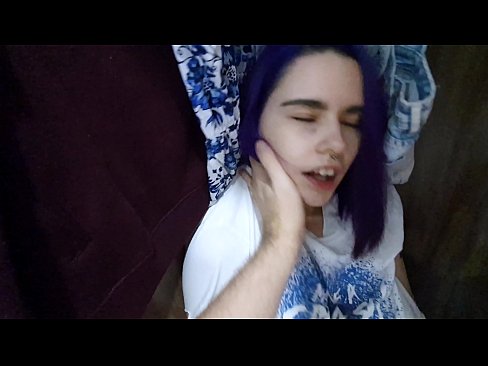 ❤️ Nire ahizpa armairuan aurkitu eta lagundu zion esperma ❤️❌ Porno fb gugan