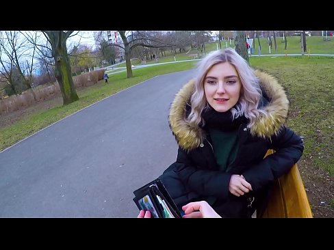 ❤️ Ezezagun baten esperma beroa irensten du diruaren truke - Eva Elfie-k parkean putz egin du ❤️❌ Porno fb gugan